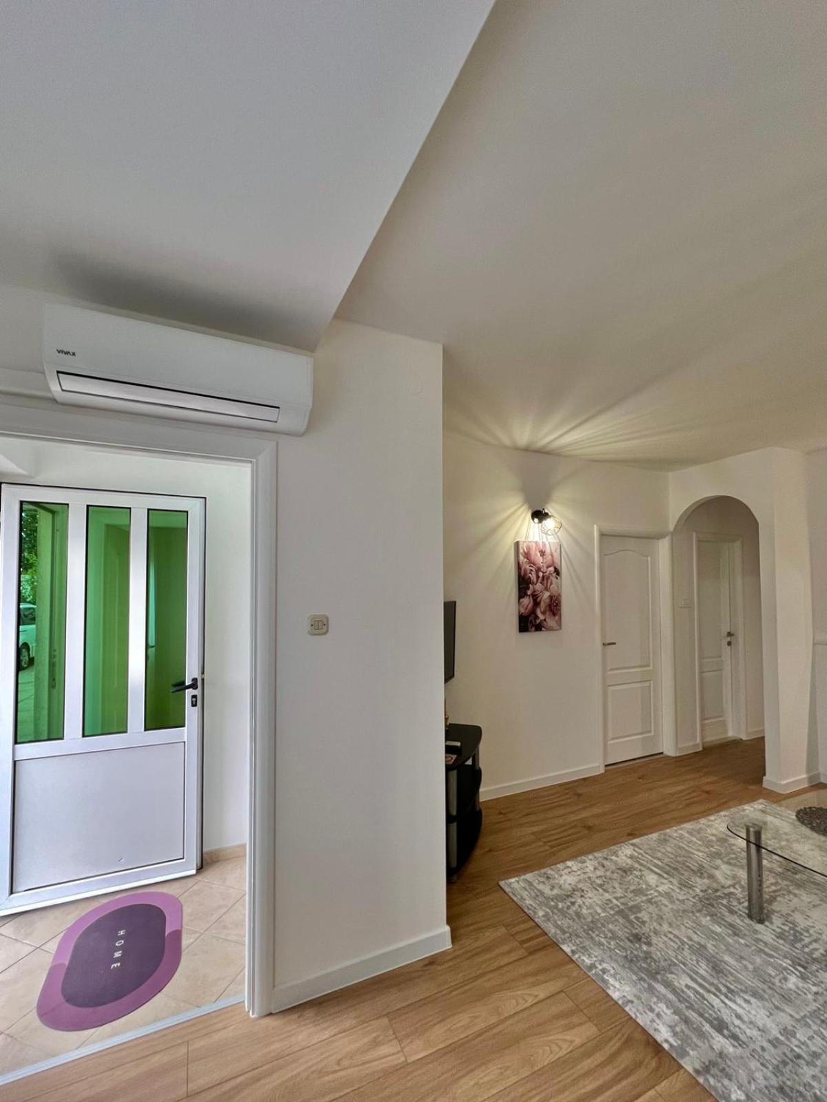 מוסטר New Luxe Apartments מראה חיצוני תמונה