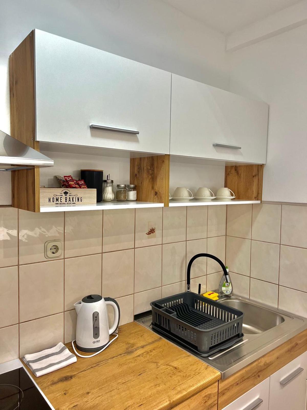 מוסטר New Luxe Apartments מראה חיצוני תמונה